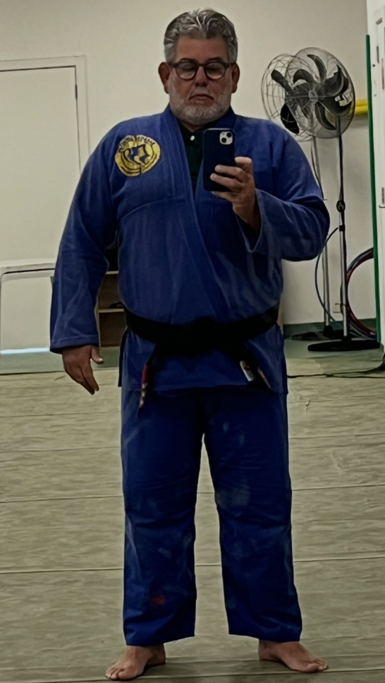 Flávio Pandeló, com quimono azul